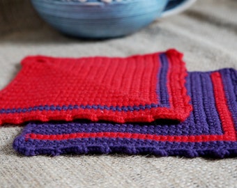 Homemade gift for hostess Crocheted pot holder Kitchen decor Cooking gifts Set of 2 pot holders Mothers day gift Oven mitt Small gift