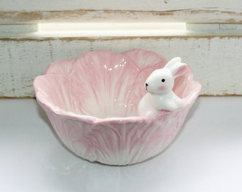 Bol de céréales avec des céréales de lapins blancs, bol, bol
