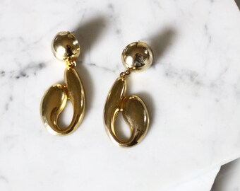 1980s gold question mark earrings // modern earrings // vintage earrings