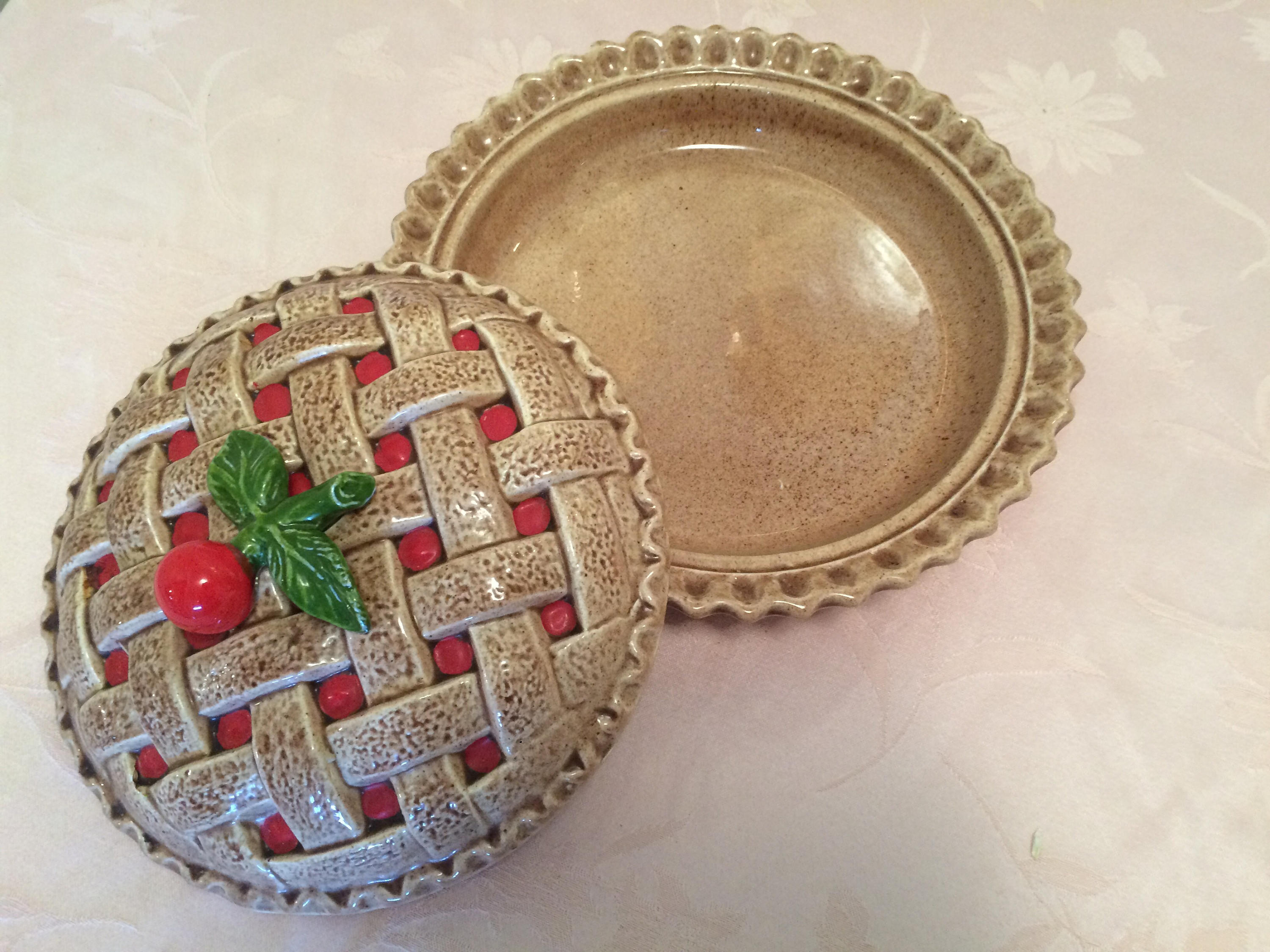 Decorative Pie Plate & Emile Henry Modern Classic Sugar