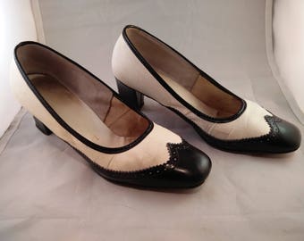 Vintage Florsheim pumps