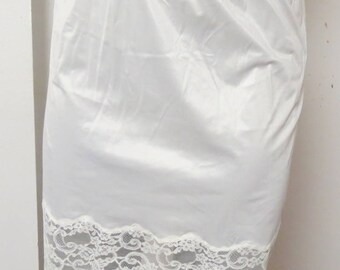 Vintage Half slip Vanity Fair with Pillow tab Small #426