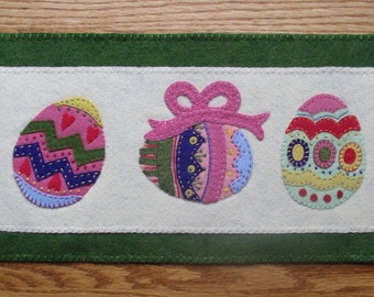 Easter Eggs on Parade Penny Wool Tablerunner