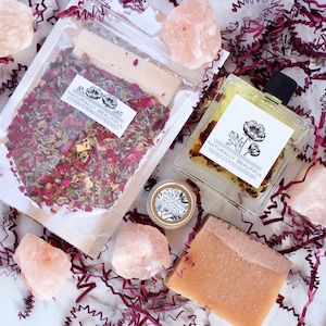 Pamper Spa Gift - Gift For Mom - Bath & Beauty Gift Set - Gift Set - Natural Skin Care Set - Mother's Day Gift