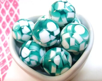 6x Massive 20mm Green and White Round Chip Resin Juicy Globe beads