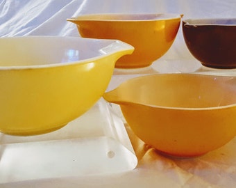 Lot of Four (4) Vintage Pyrex Cinderella Mixing Bowls - 441, 442 & 443