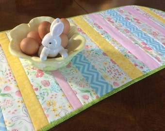 Spring Table Runner, Easter Table Runner, Spring Decor, Quilted Table Runner, Easter Decor, Gift for Her, Kitchen Linens, Kitchen Decor