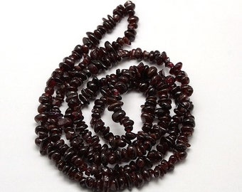 1 Strand Natural Garnet Chip Beads 32" Strand (B15i)