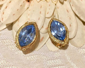 VINTAGE - sky blue oval clip earrings