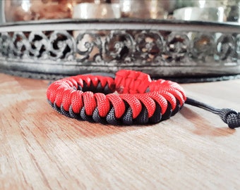 Paracord bracelet Snakeknot Velvet red and charcoal gray