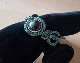 Knotted bracelet with a green zoisite and Ruby