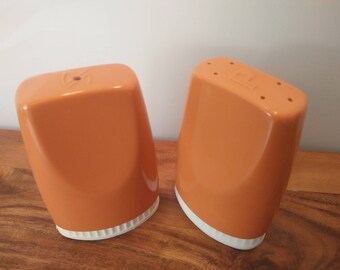 Vintage Retro Salt and Pepper Shakers ~ Salt N Pepper Canisters ~ 1970s Peachy Bakelite Beauties!
