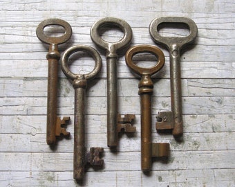 Set of 5 Old Skeleton Keys, Antique Keys, Primitive Keys, Antique Skeleton Key, Wedding Keys, Keys to my Heart, Medium Key, Rustic Keys