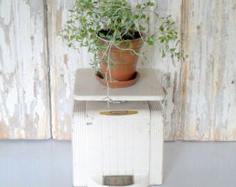 SALE! Vintage Scale, White Scale, Vintage Metal Scale, Antique Family Scale, Kitchen Scale, Universal Scale, Art Deco Scale, Farmhouse Scale