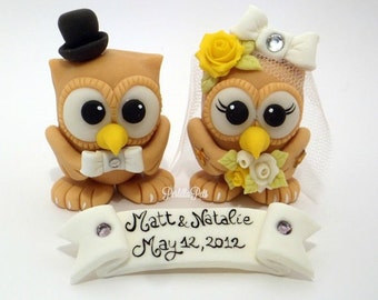 Owl cake topper for a wedding cake, cute luckycharm