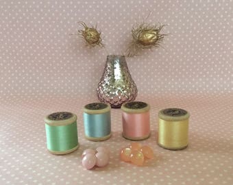 Vintage Haberdashery Set, Pastels - Vintage Anchor Small Wooden Bobbins, Vintage Plastic Domed Buttons, c1960's, Vintage Sewing, Crafting