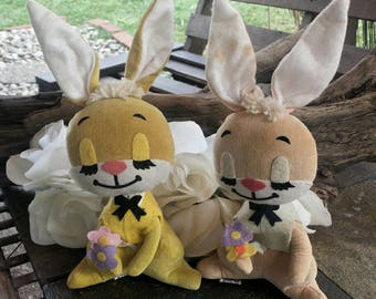 Set of 2 Dakin Dream pets easter bunny's/dakin dream pets/60's dakin dream pets/easter bunnys/bunny rabbits/easter decoration/easter decor