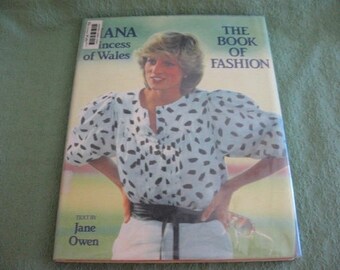 Diana Princess of Wales Book of Fashion