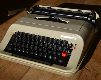Working Typewriter - Olivetti Lettera 92 (or 44K) - Working Perfectly