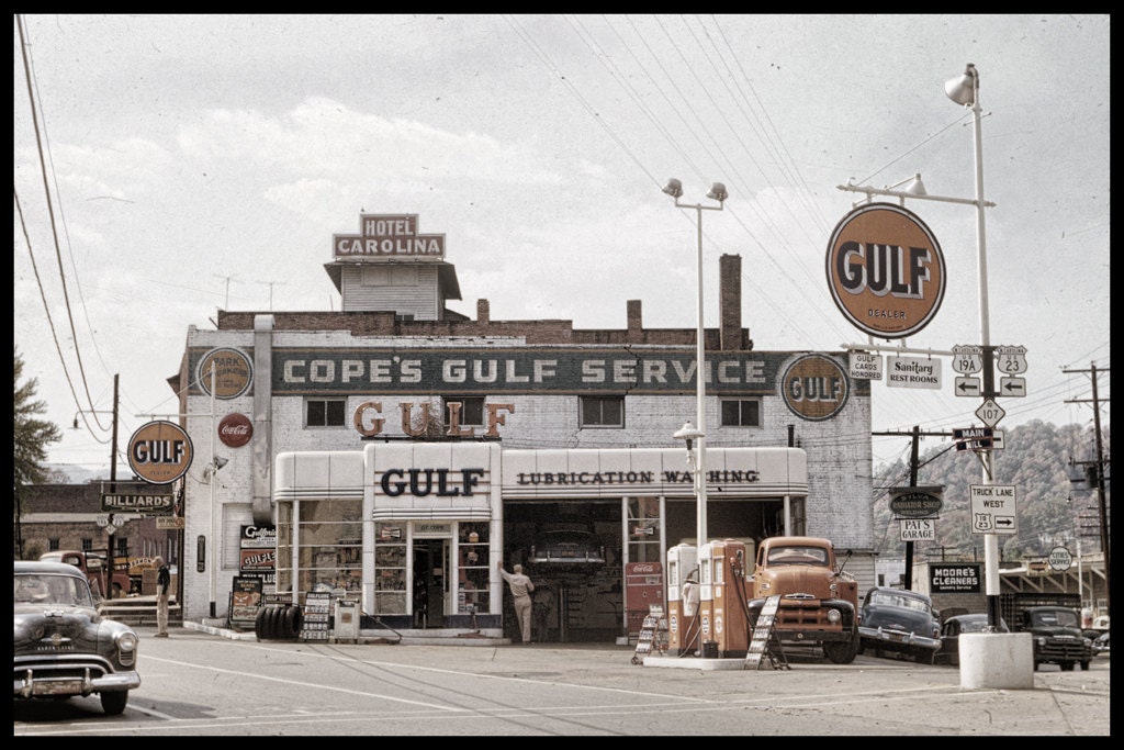 Vintage 50s Gulf Service Station in Sylva North Carolina