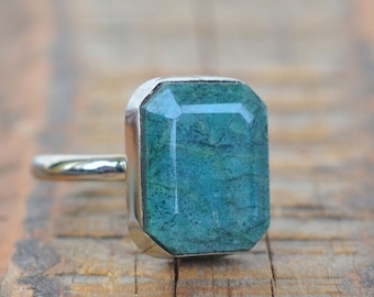 Emerald Ring. May Birthstone Ring. Natural Emerald & Sterling silver 925. Silver ring with natural Emerald stone.