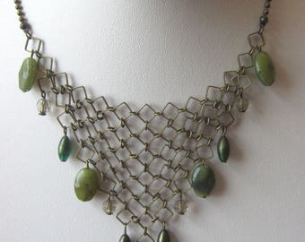 Vintage delicate bib choker/necklace, fine goldtone links with green stones