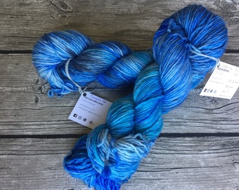 Put Some Windex On It - Superwash Merino Hand Dyed Yarn - DK Weight yarn - Single Ply Yarn