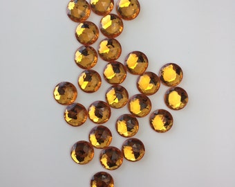 Vintage acrylic lucite faceted cabochon - Topaz - 15mm round - 25 pieces