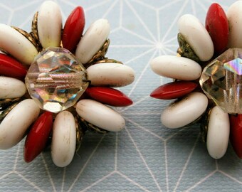 50s 60s Red and White with aurora borealis Earrings - mod rockabilly - 2 cm