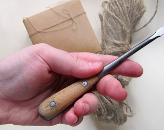 Vintage Wood Handle screwdriver Old-world convenient simple screwdriver Comfort handheld manual wood Screwdriver Gifts for Men. Old tools