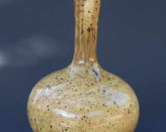 Simple, thin-necked vase