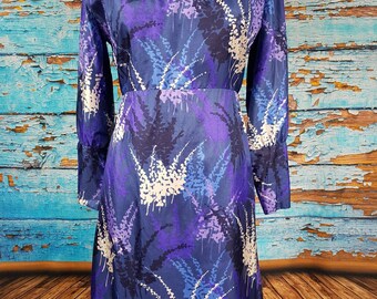 Stunning 70s floral dress.