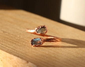 Labradorite ring / petite ring / open ring / electroformed ring / chunky ring / raw stone ring /blue green red ring