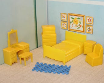 Marx Traditional Dollhouse old hard plastic furniture yellow bedroom 6 piece set for your tin litho half scale dollhouse