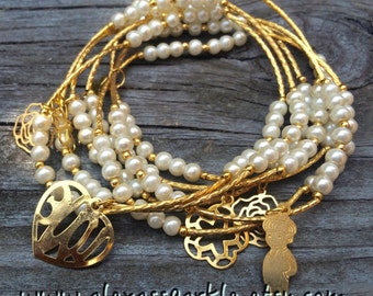 Small Pearls Bracelet Set with gold plated charms - Pulseras Semanario de perlas chicas dijes de chapa de oro