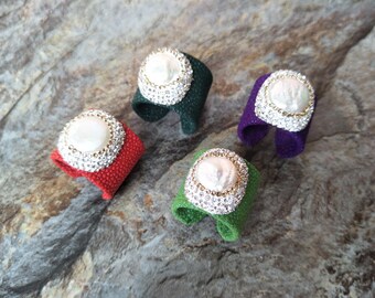 4 pcs Natural Pearl rings ,with Paved white Crystal Rhinestone Jewelry Finger Druzy Fishskin Gem stone Ring For Women Jewelry R79