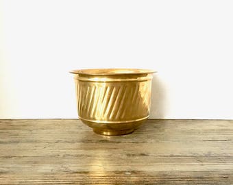 Solid brass Round Planter / Brass pot with swirl design Made in India