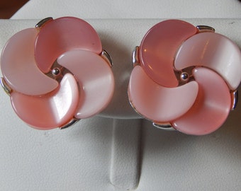 Vintage Lisner Earrings Pink Lucite Clip On Silver Tone Earrings Signed