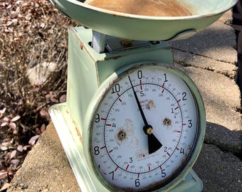 rustic kitchen scale, vintage kitchen scale, farmhouse kitchen scale, farmhouse kitchen decor, rustic kitchen decor, shabby chic decor