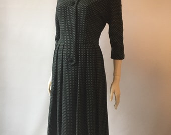 Vintage 1950s soft wool waisted dress with dolman sleeves and divided Peter Pan collar - charcoal grey with green and white print