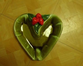 USA Pottery #891 Strawberry Serving Dish