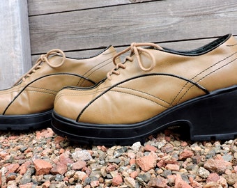90s chunky platform shoes / size 9 / vintage American Eagle oxfords / tan leather chunky oxford shoes / GravelStreetVintage