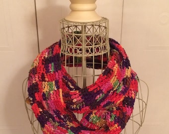 Fun and flirty crochet infinity scarf
