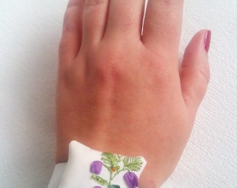 Wrist pincushion Hand embroidered pincushion Embroidered violets Silk ribbon pincushion Floral pincushion for needls Fabric Mother's gift