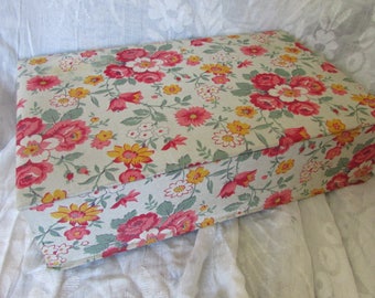 Pretty antique vintage French 1930's cabbage roses cotton covered boudoir box sewing box
