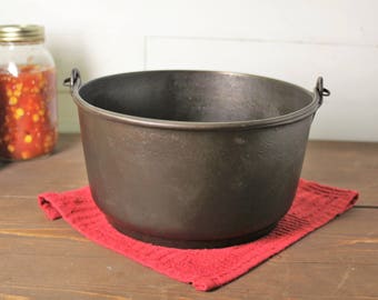 Antique Cast Iron Pot, Cast Iron Dutch Oven, Antique Pot, Gate Marked AHW and Co Pittsburgh Pot, Beautiful Iron Pot, Cleaned and Seasoned