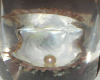 Vintage lucite oyster pearl lighter - 1970s