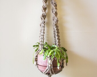 Single Macrame Plant Hanger- Spiral