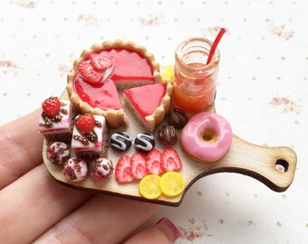 Magnet Miniature 1/6, 1/12 Strawberry Cake