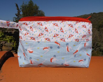 Coated cotton "Swimmers and umbrellas" zip clutch